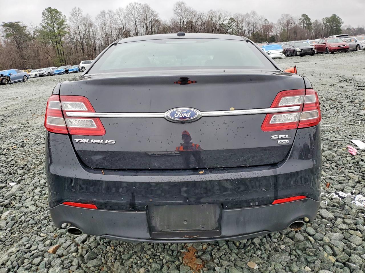2016 FORD TAURUS SEL photo 11