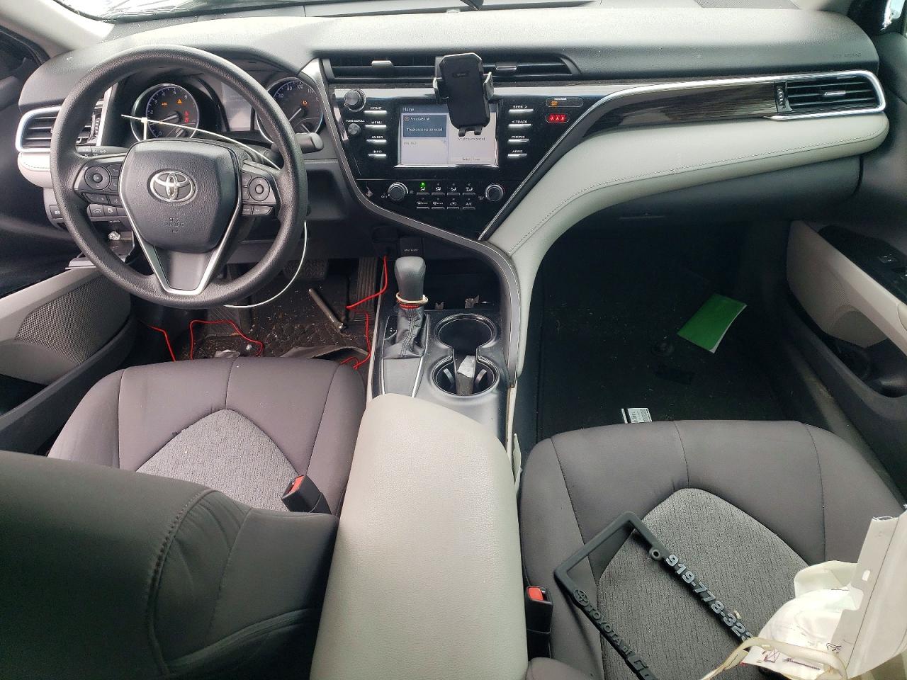2018 TOYOTA CAMRY LE photo 8