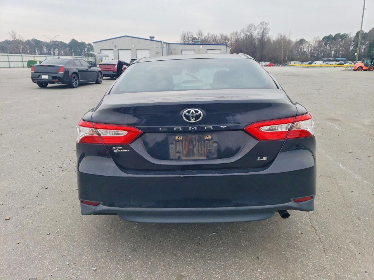 2018 TOYOTA CAMRY LE photo 6