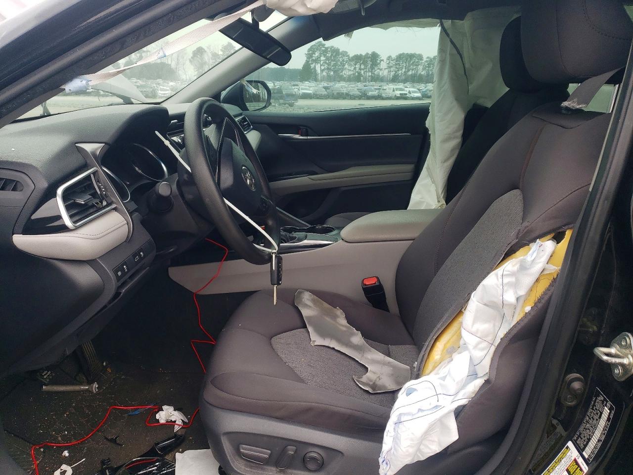 2018 TOYOTA CAMRY LE photo 7