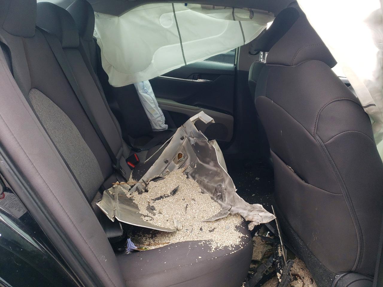 2018 TOYOTA CAMRY LE photo 10