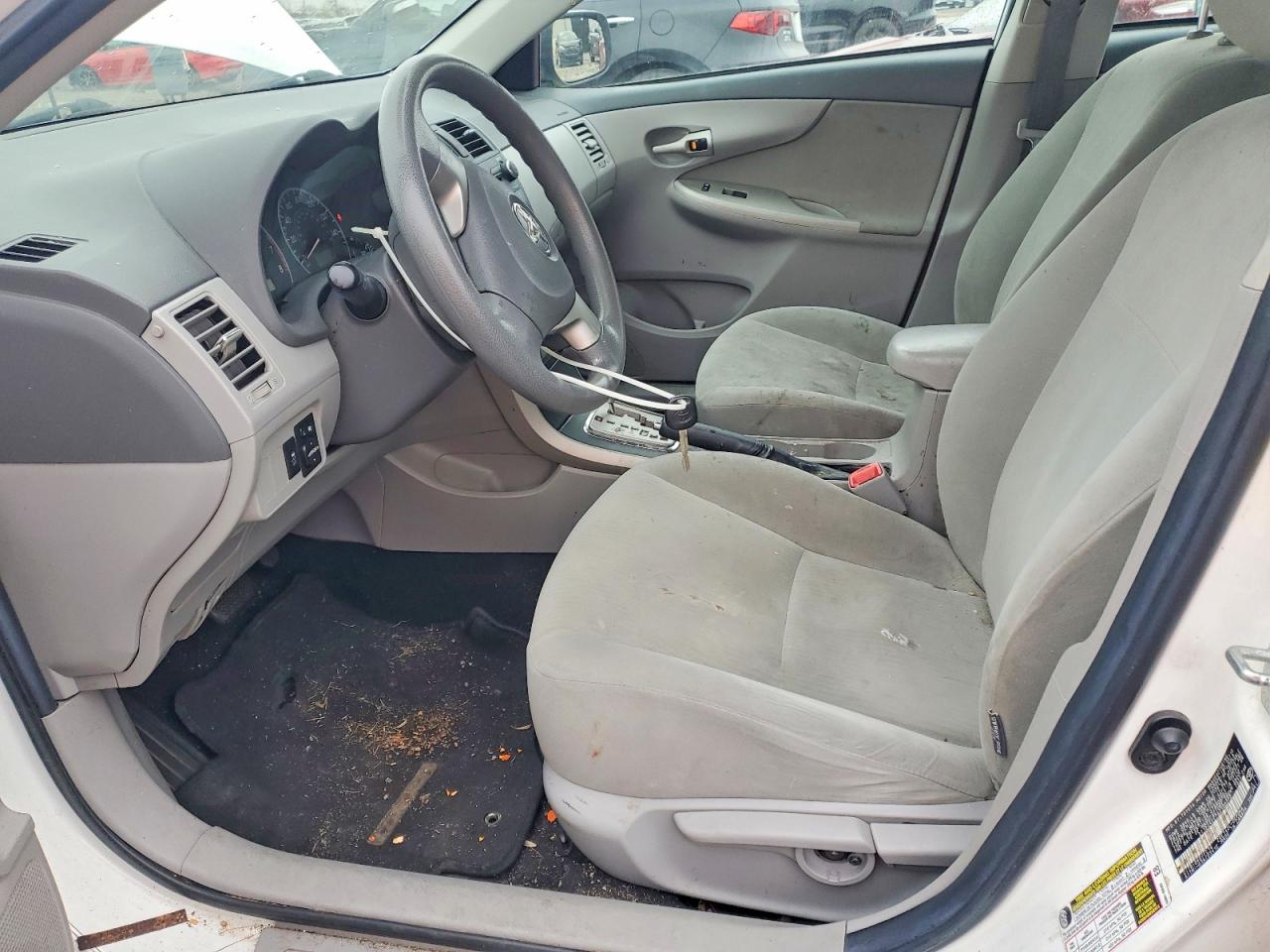 2010 TOYOTA COROLLA LE photo 7