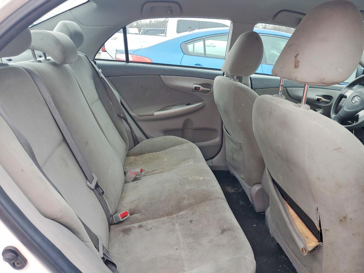 2010 TOYOTA COROLLA LE photo 10