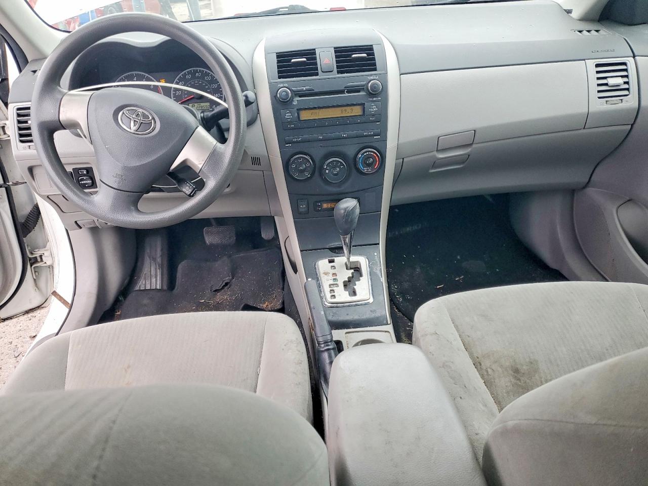 2010 TOYOTA COROLLA LE photo 8