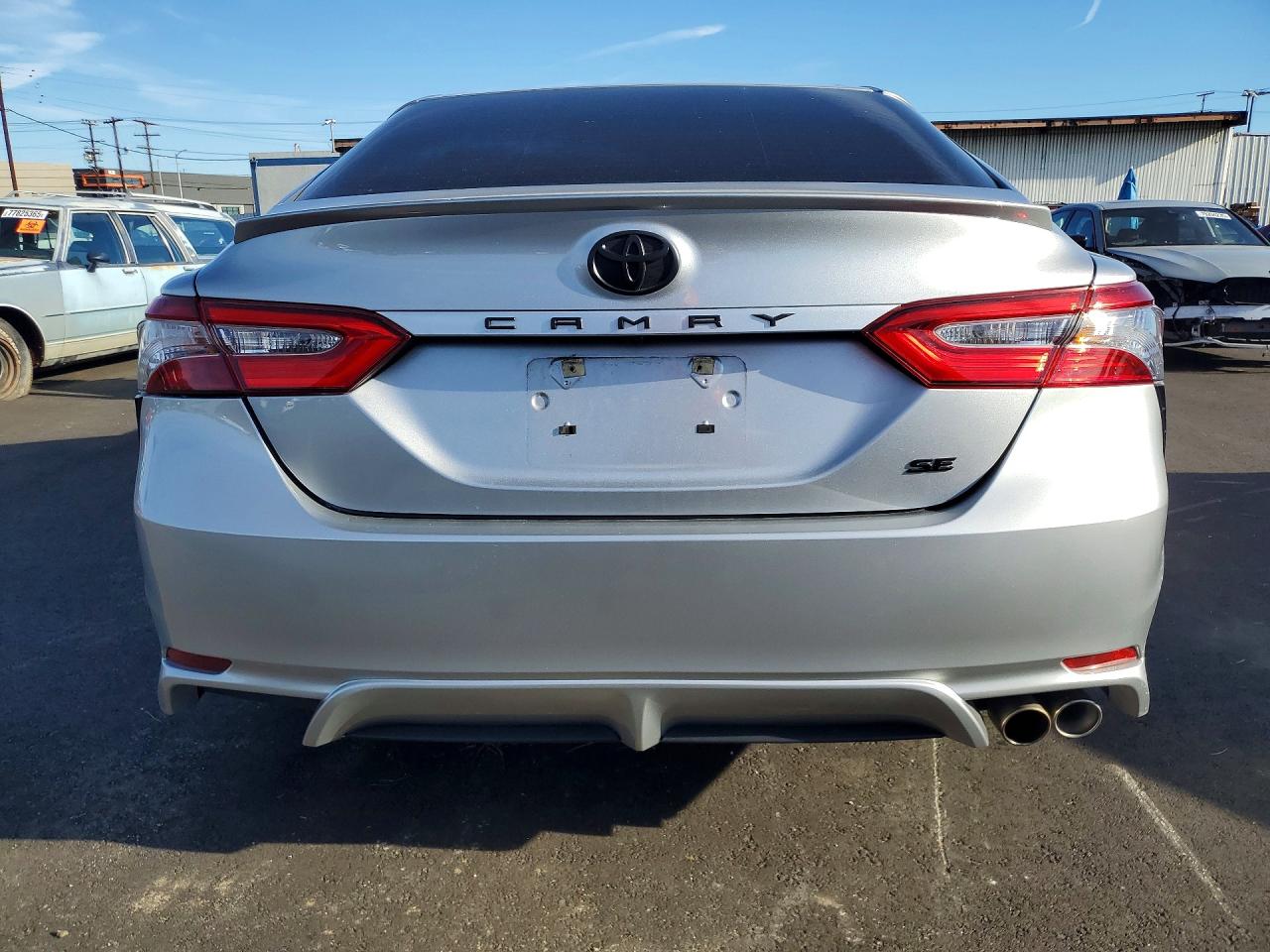 2018 TOYOTA CAMRY L photo 11