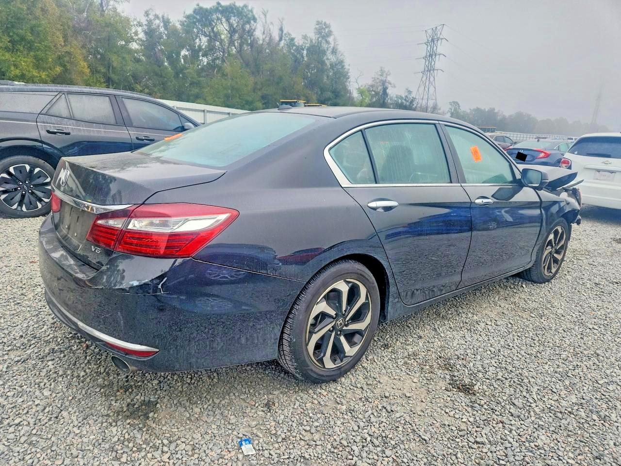 2016 HONDA ACCORD photo 5