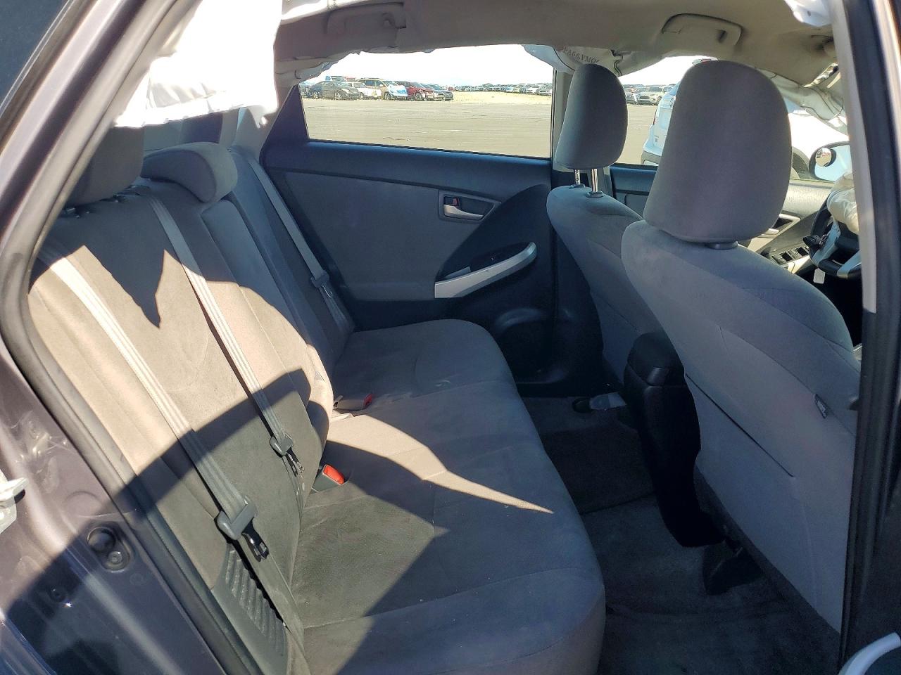 2015 TOYOTA PRIUS photo 28