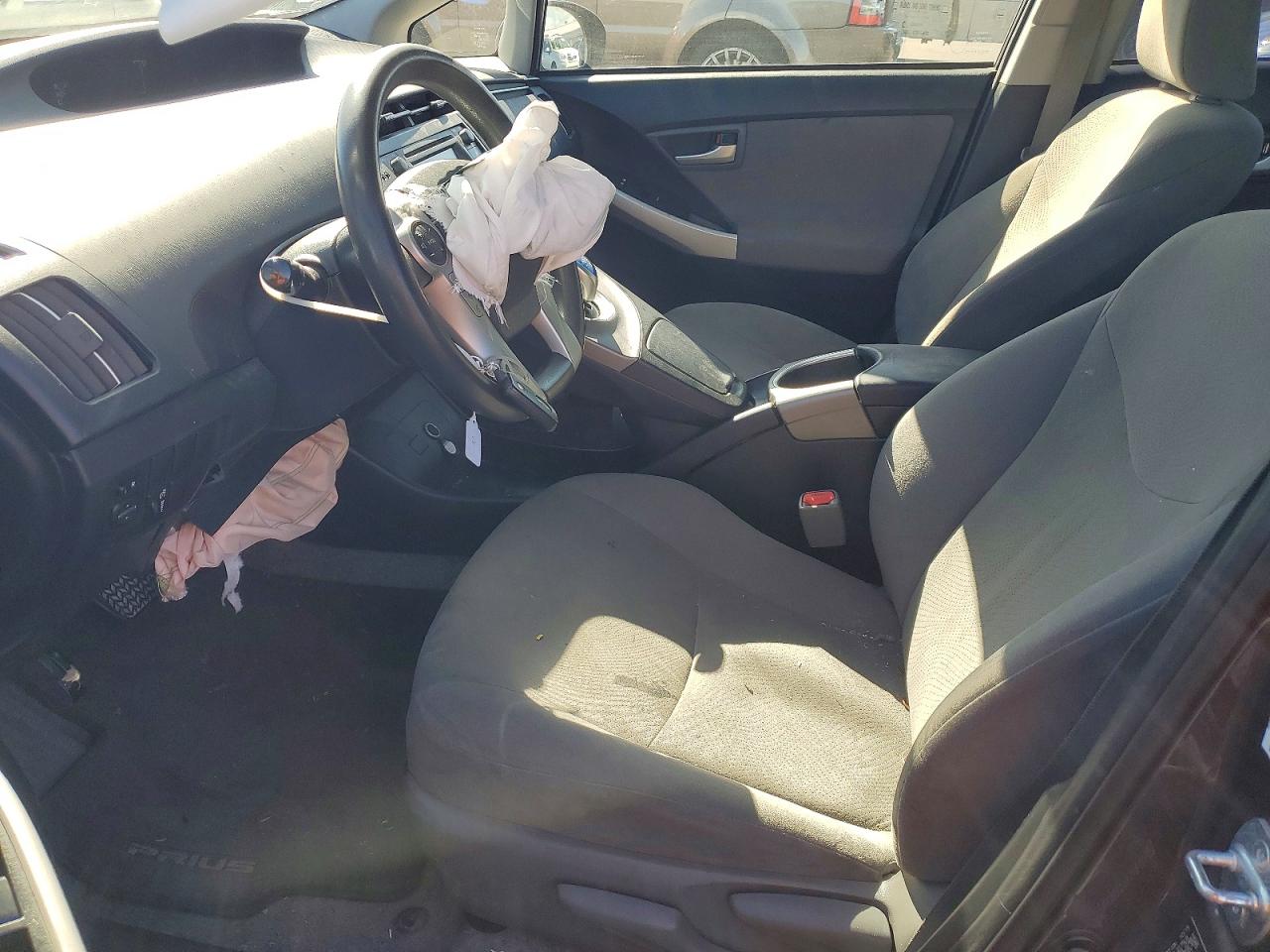 2015 TOYOTA PRIUS photo 19