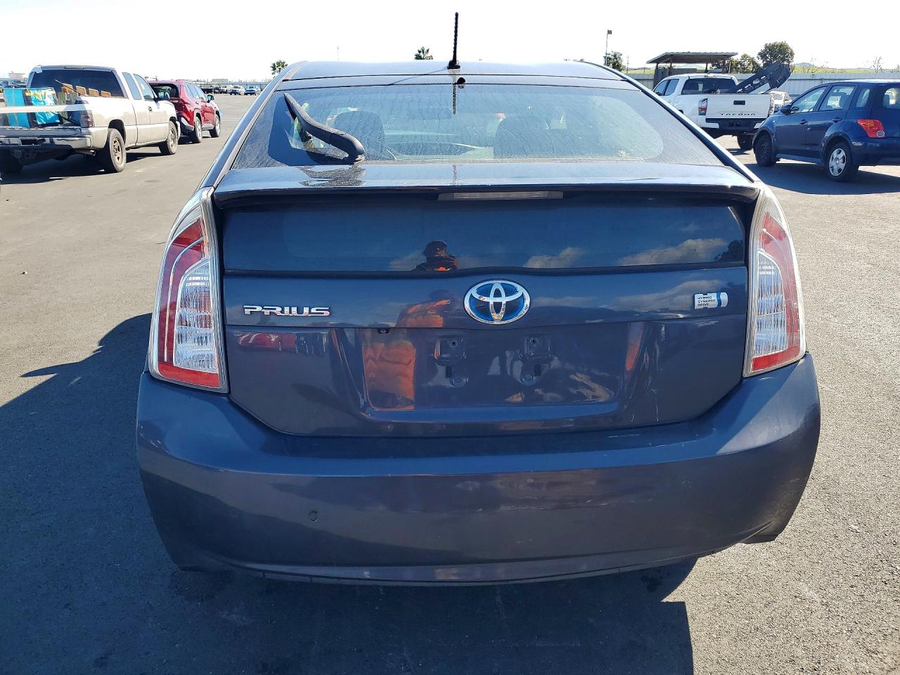 2015 TOYOTA PRIUS photo 16