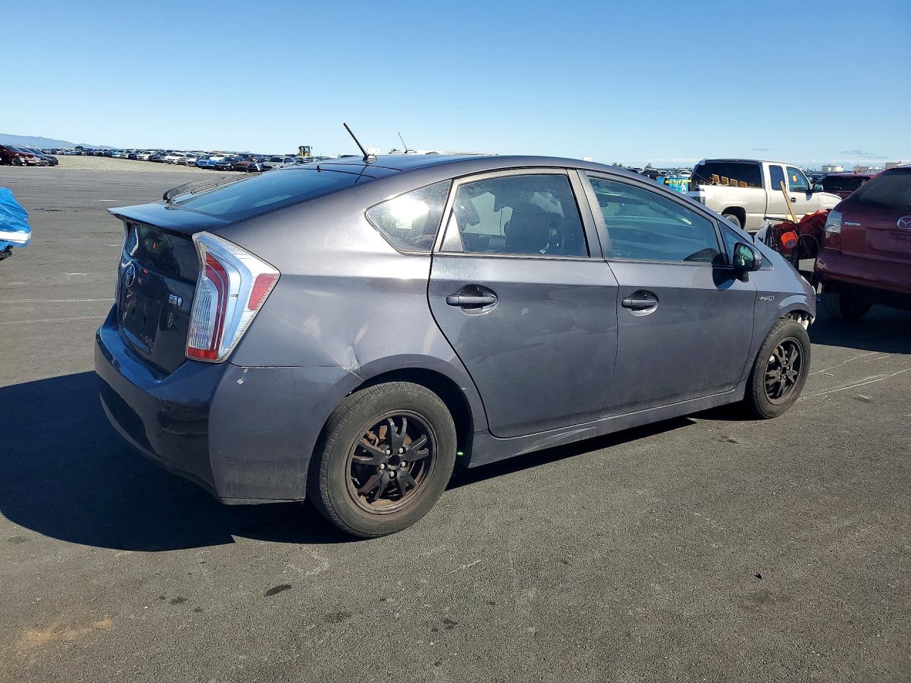 2015 TOYOTA PRIUS photo 7