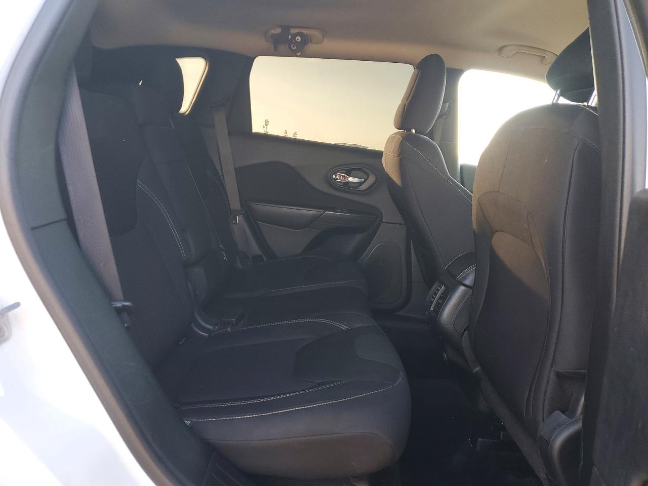 2015 JEEP CHEROKEE LATITUDE photo 28