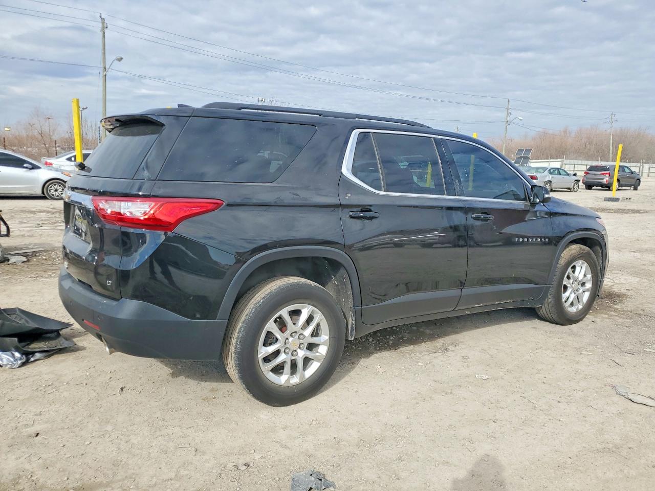 2019 CHEVROLET TRAVERSE LT photo 3