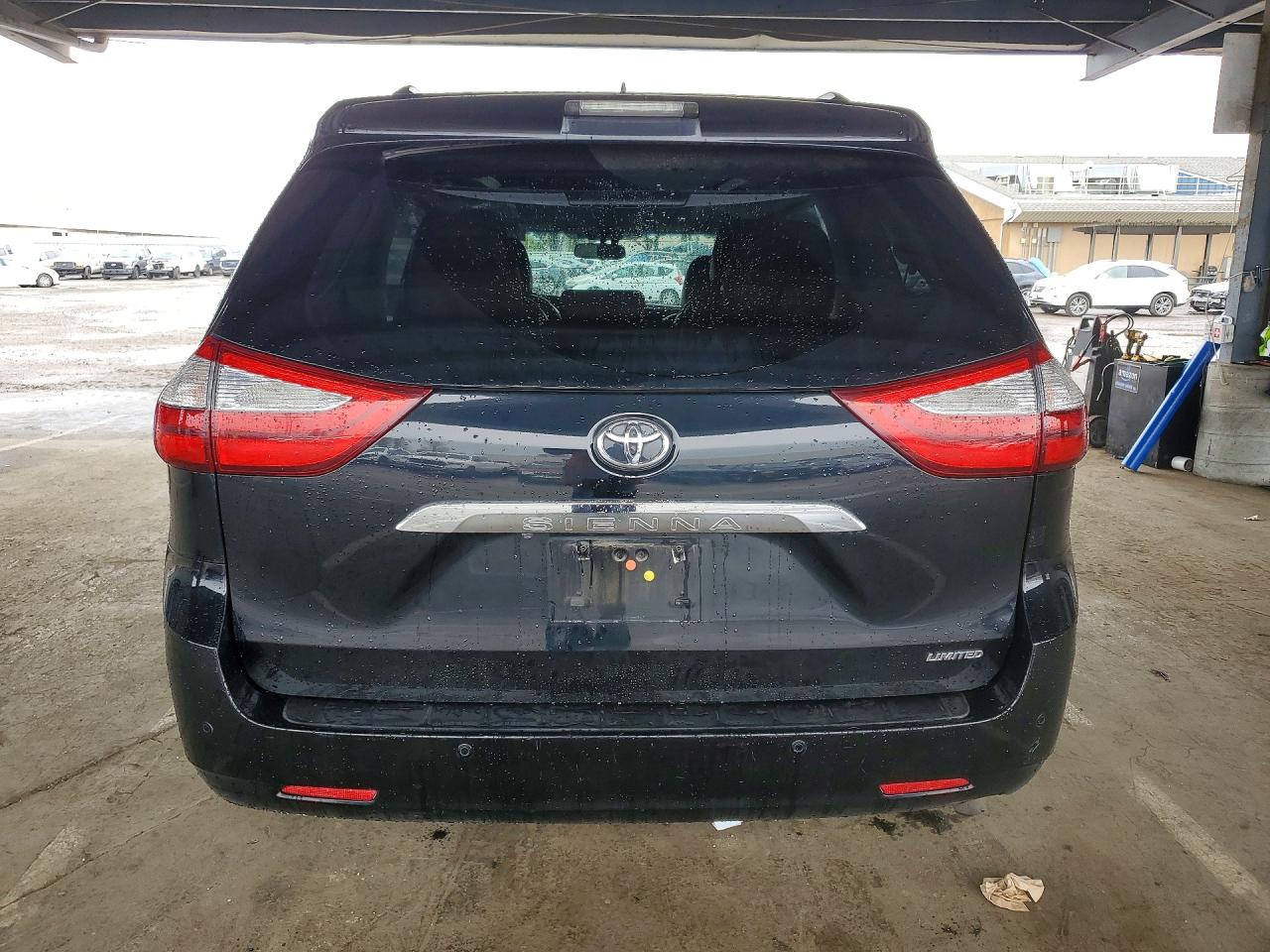 2015 TOYOTA SIENNA LIMITED PREMIUM 7-PASSENGER photo 6
