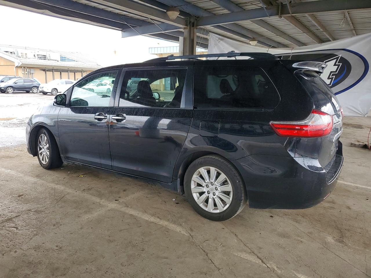 2015 TOYOTA SIENNA LIMITED PREMIUM 7-PASSENGER photo 2