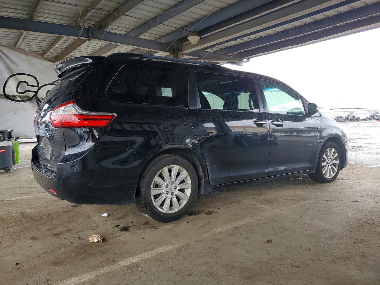 2015 TOYOTA SIENNA LIMITED PREMIUM 7-PASSENGER photo 3