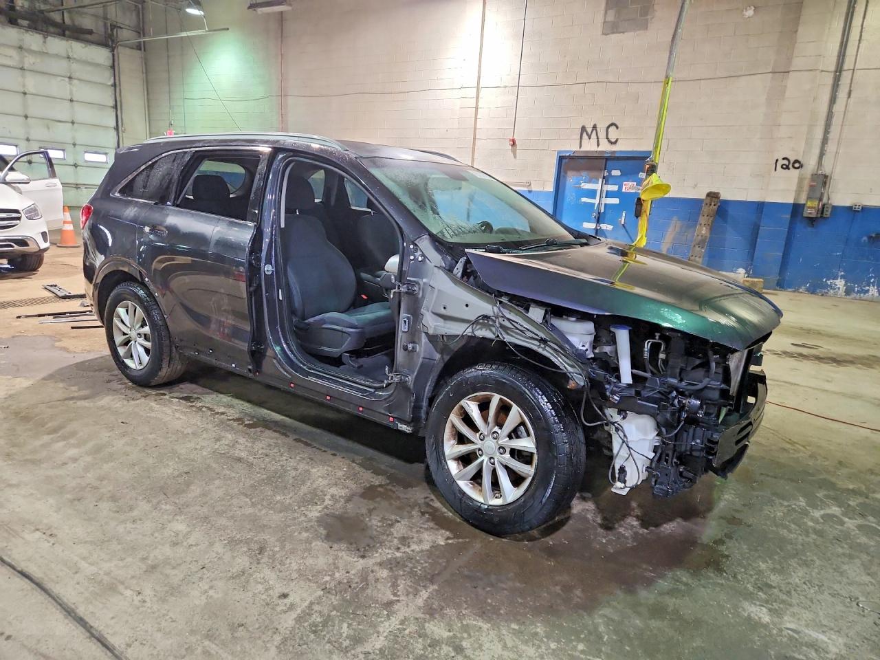 2017 KIA SORENTO LX photo 7