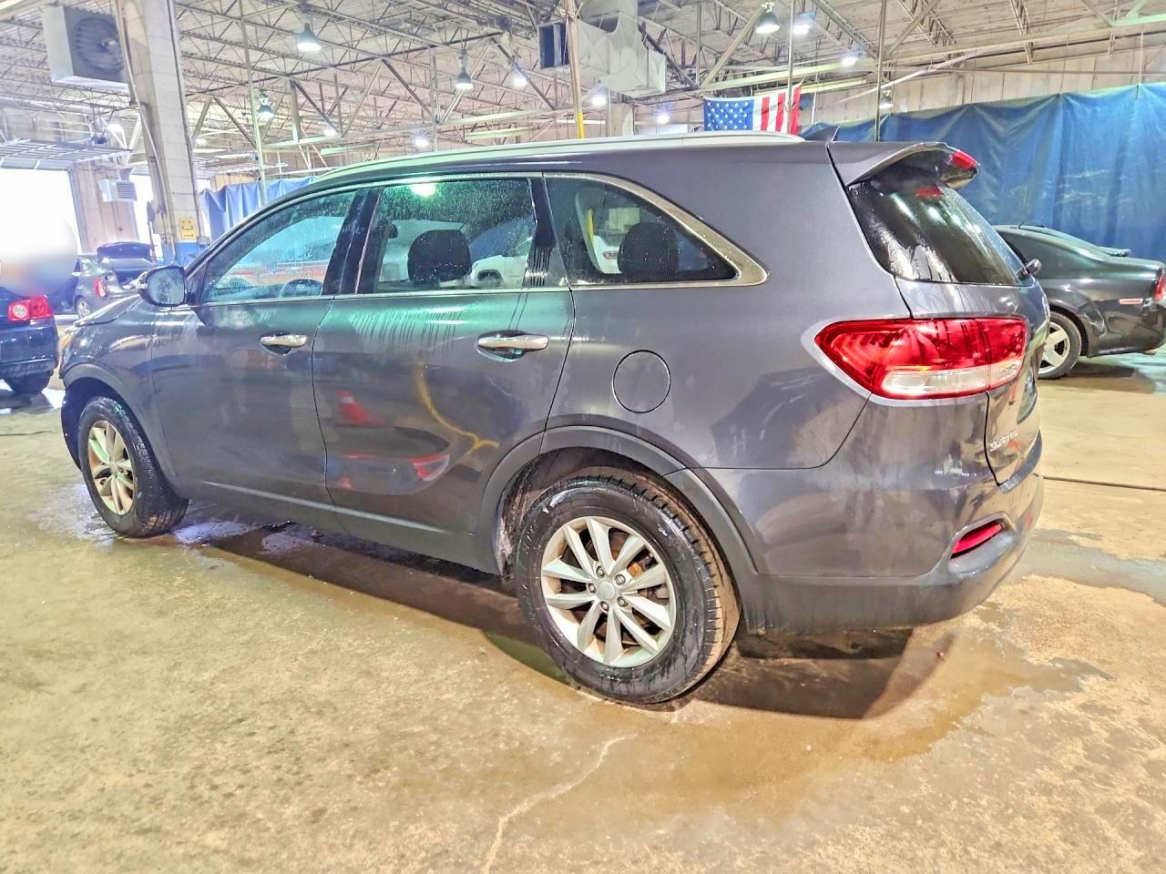 2017 KIA SORENTO LX photo 3