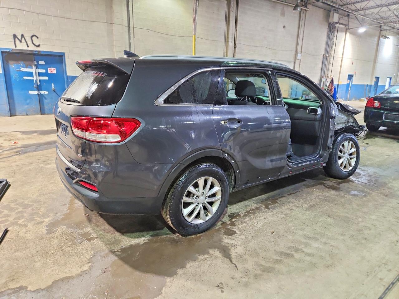 2017 KIA SORENTO LX photo 5