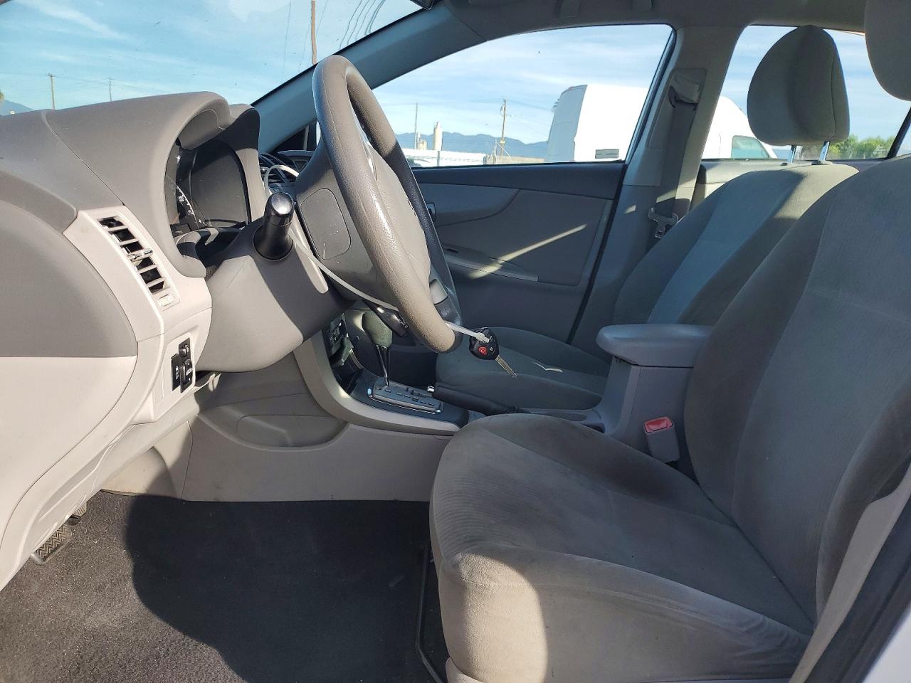 2010 TOYOTA COROLLA LE photo 7