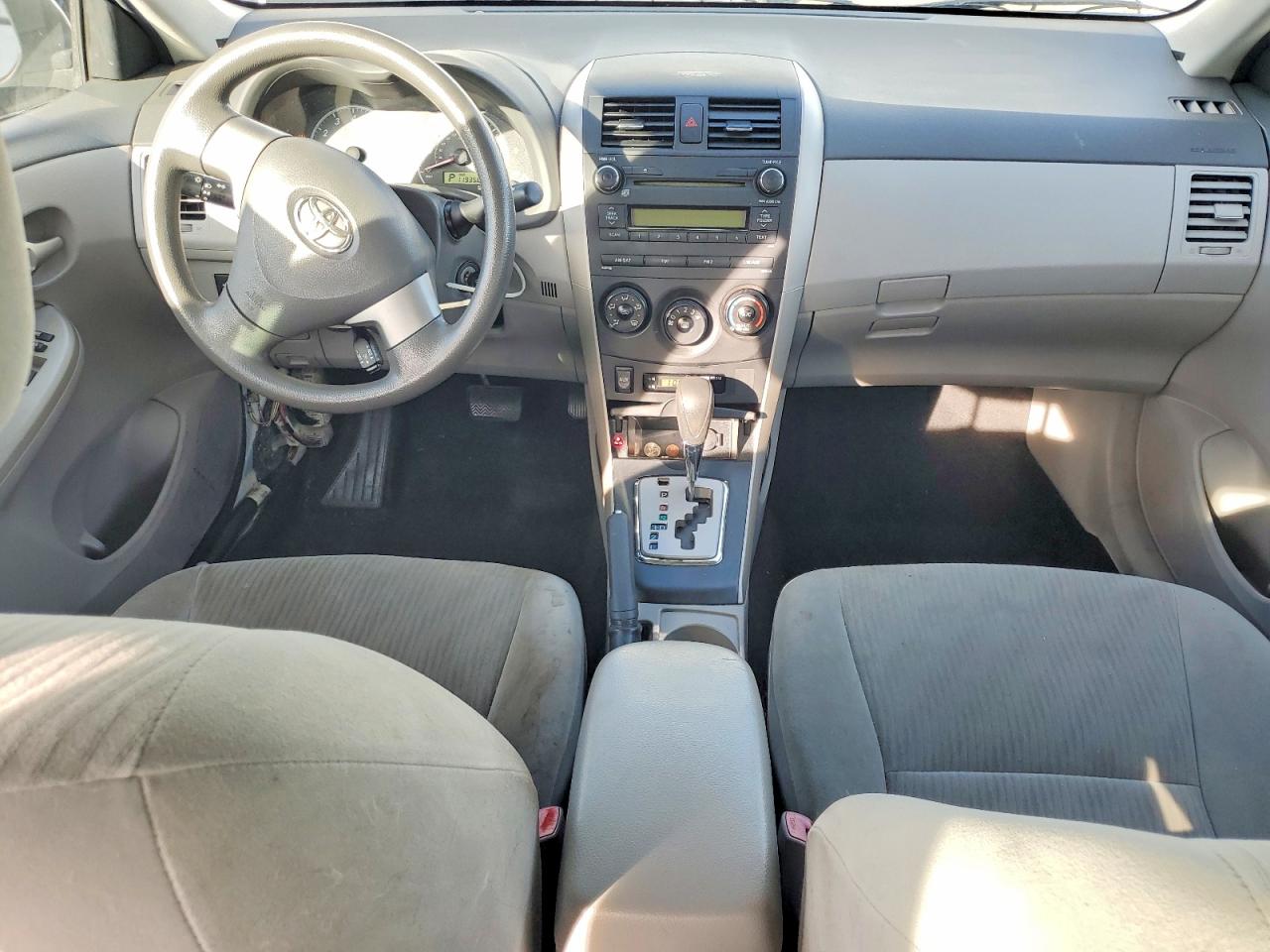 2010 TOYOTA COROLLA LE photo 8