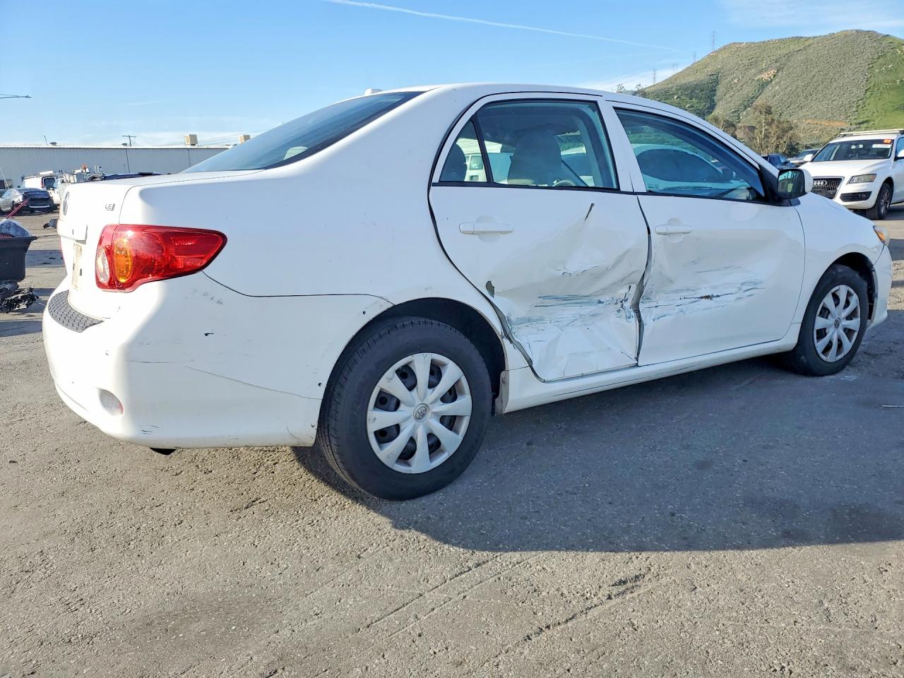 2010 TOYOTA COROLLA LE photo 3