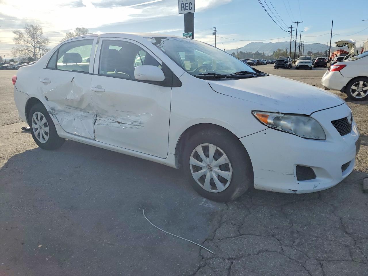 2010 TOYOTA COROLLA LE photo 4