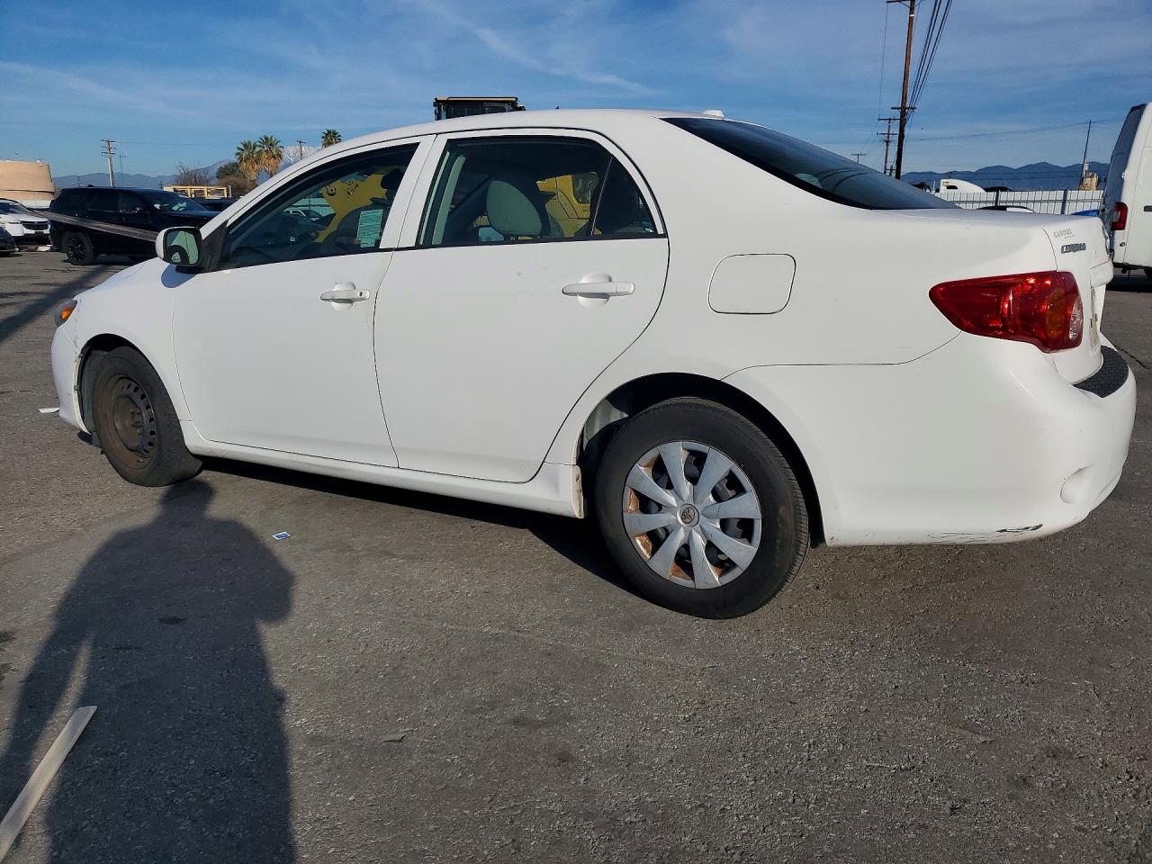 2010 TOYOTA COROLLA LE photo 2