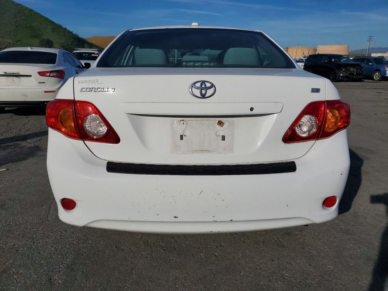 2010 TOYOTA COROLLA LE photo 6