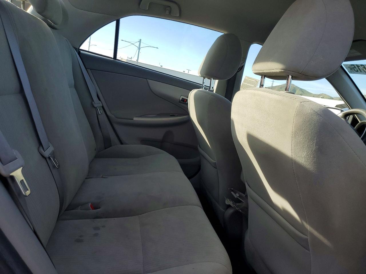 2010 TOYOTA COROLLA LE photo 10