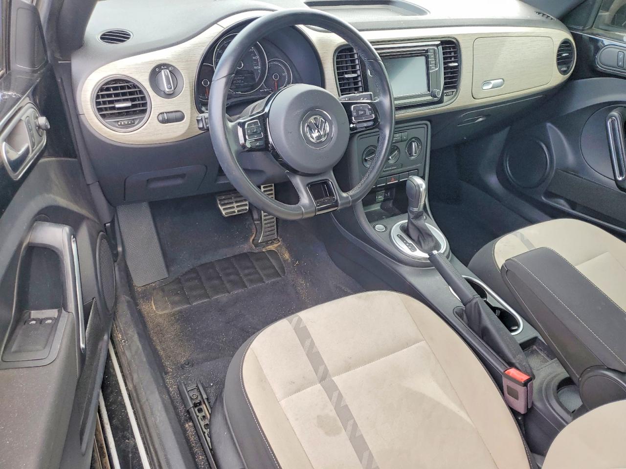 2018 VOLKSWAGEN BEETLE S photo 8