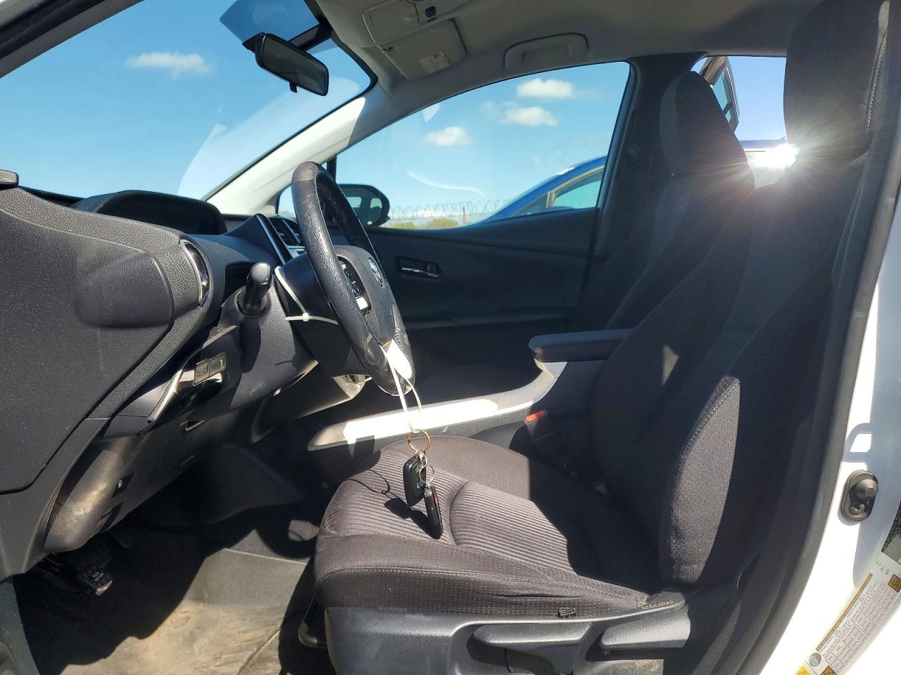 2016 TOYOTA PRIUS photo 7