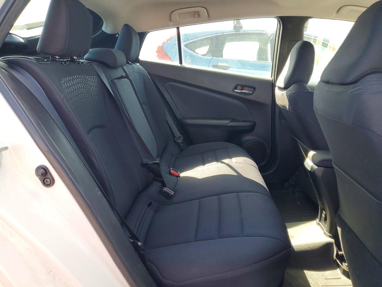 2016 TOYOTA PRIUS photo 10