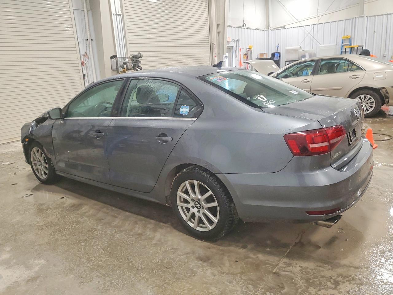 2017 VOLKSWAGEN JETTA SE photo 2
