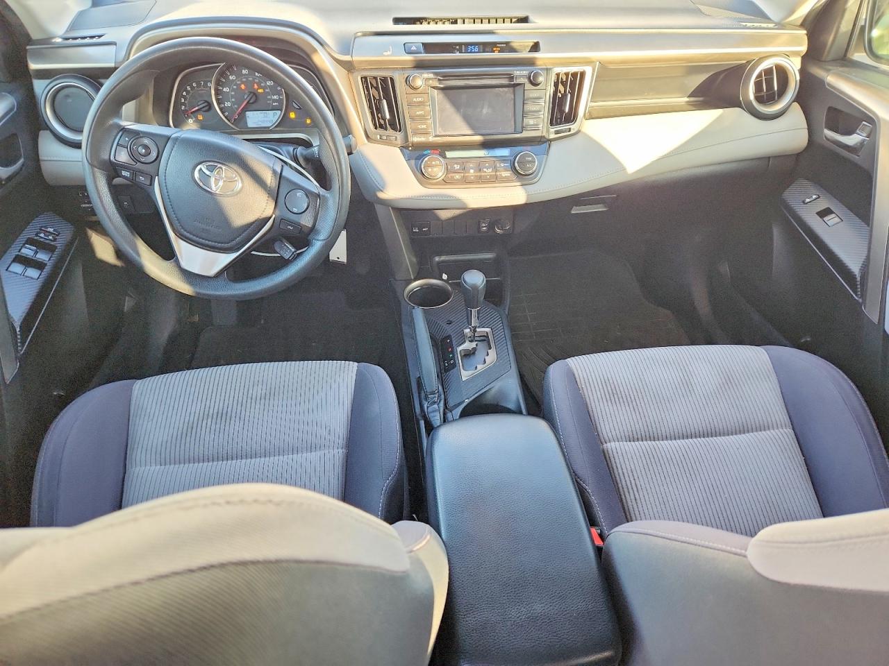 2015 TOYOTA RAV4 XLE photo 15