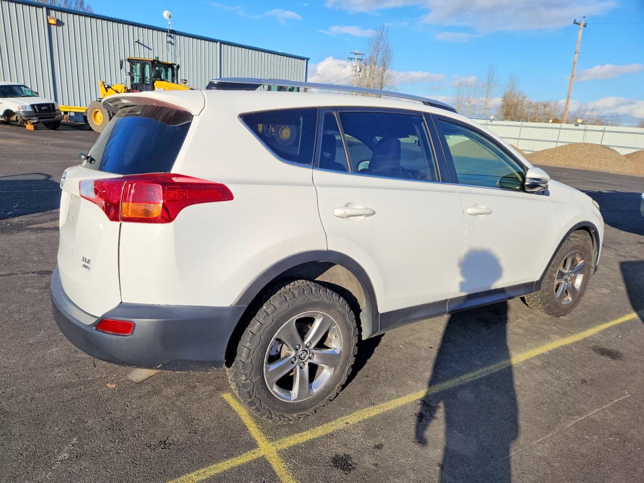 2015 TOYOTA RAV4 XLE photo 5