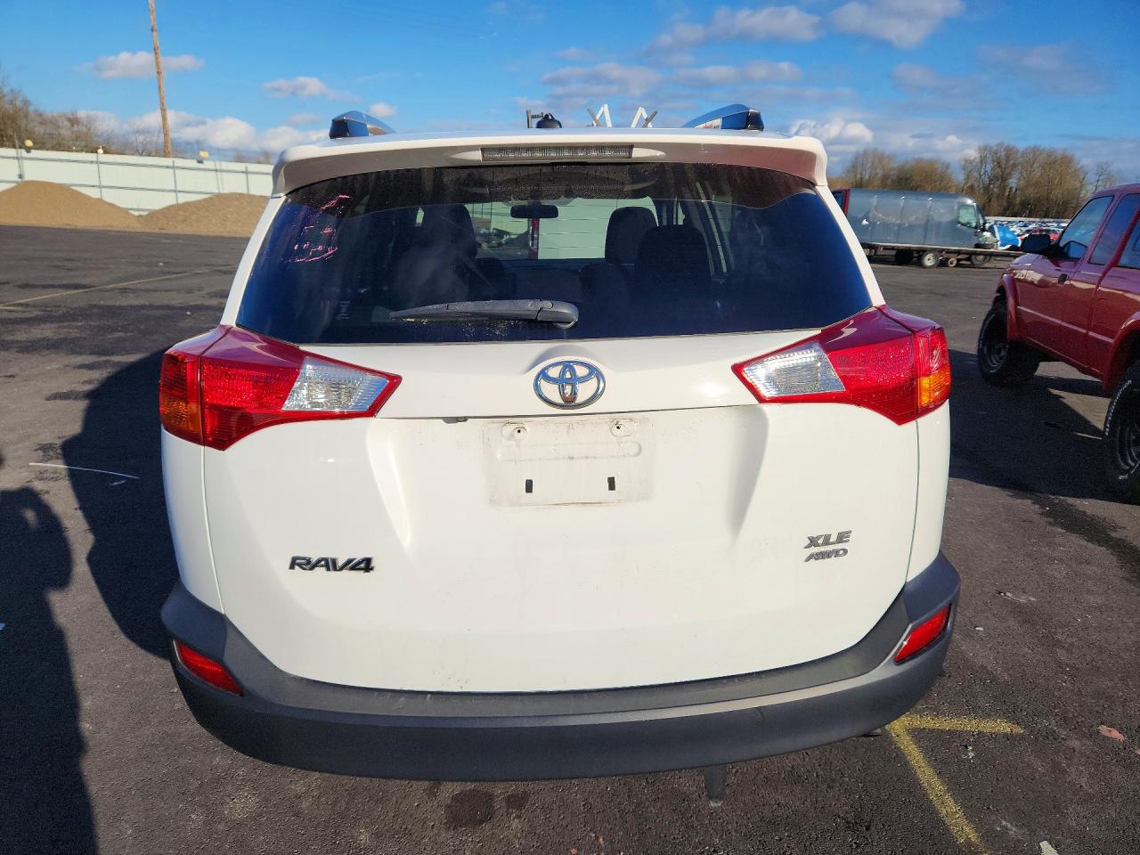 2015 TOYOTA RAV4 XLE photo 11