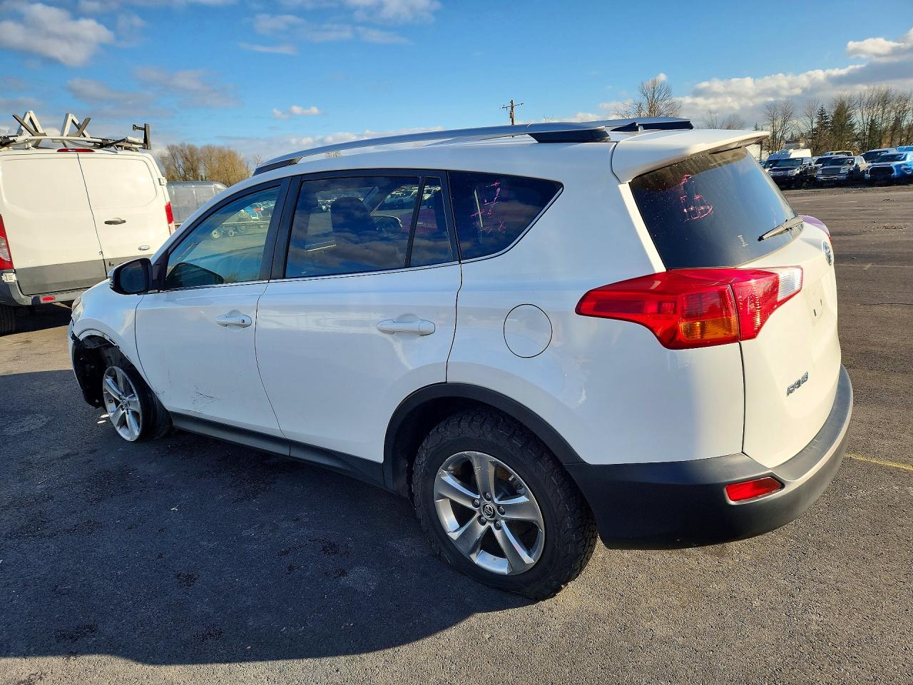 2015 TOYOTA RAV4 XLE photo 3
