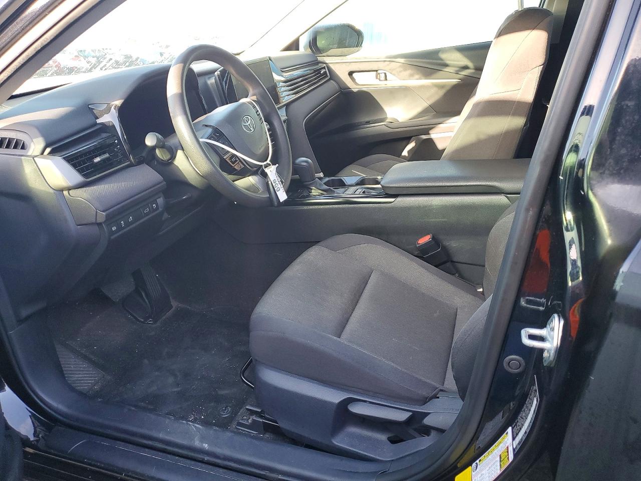 2025 TOYOTA CAMRY LE photo 13