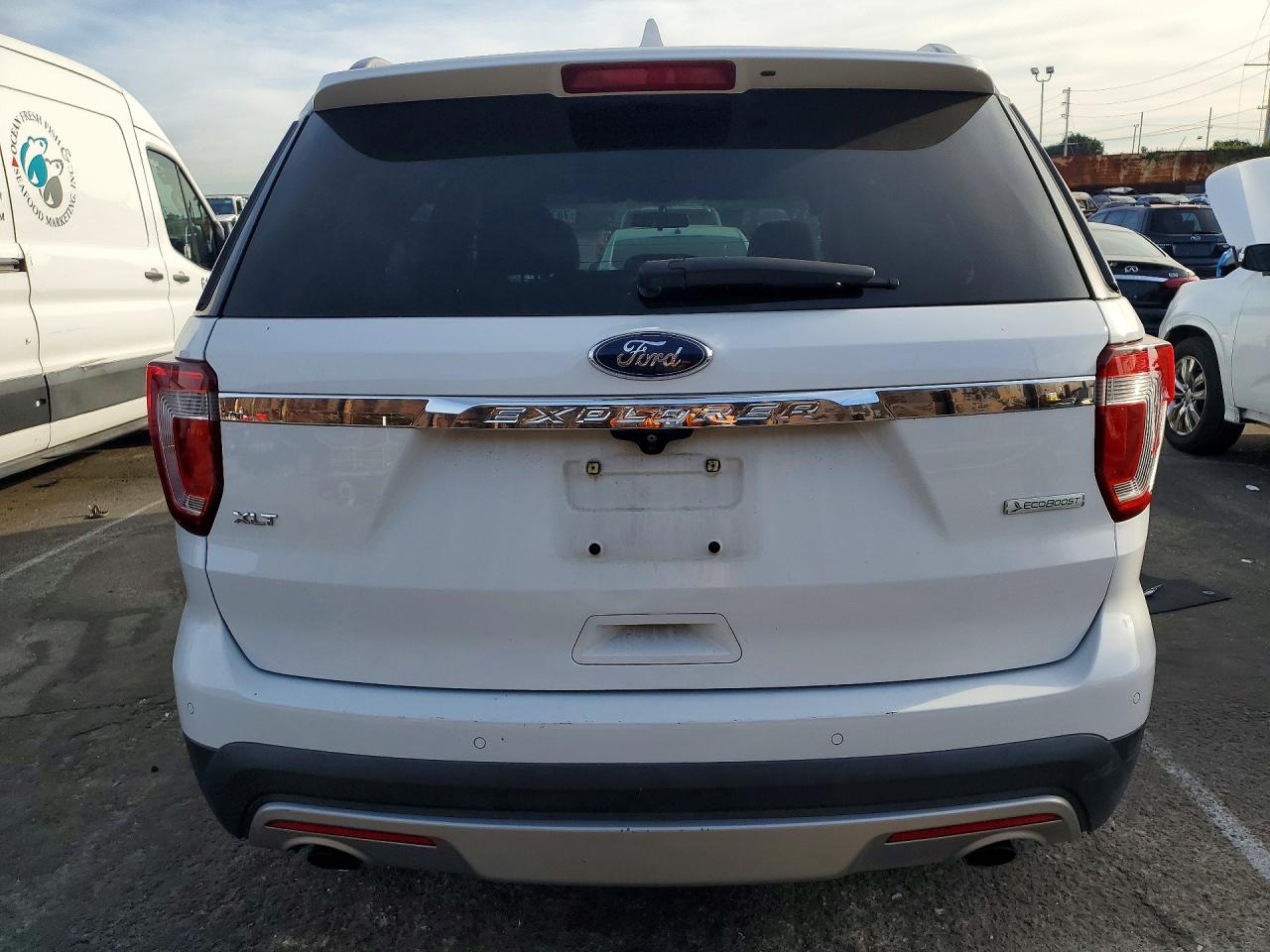 2017 FORD EXPLORER XLT photo 6