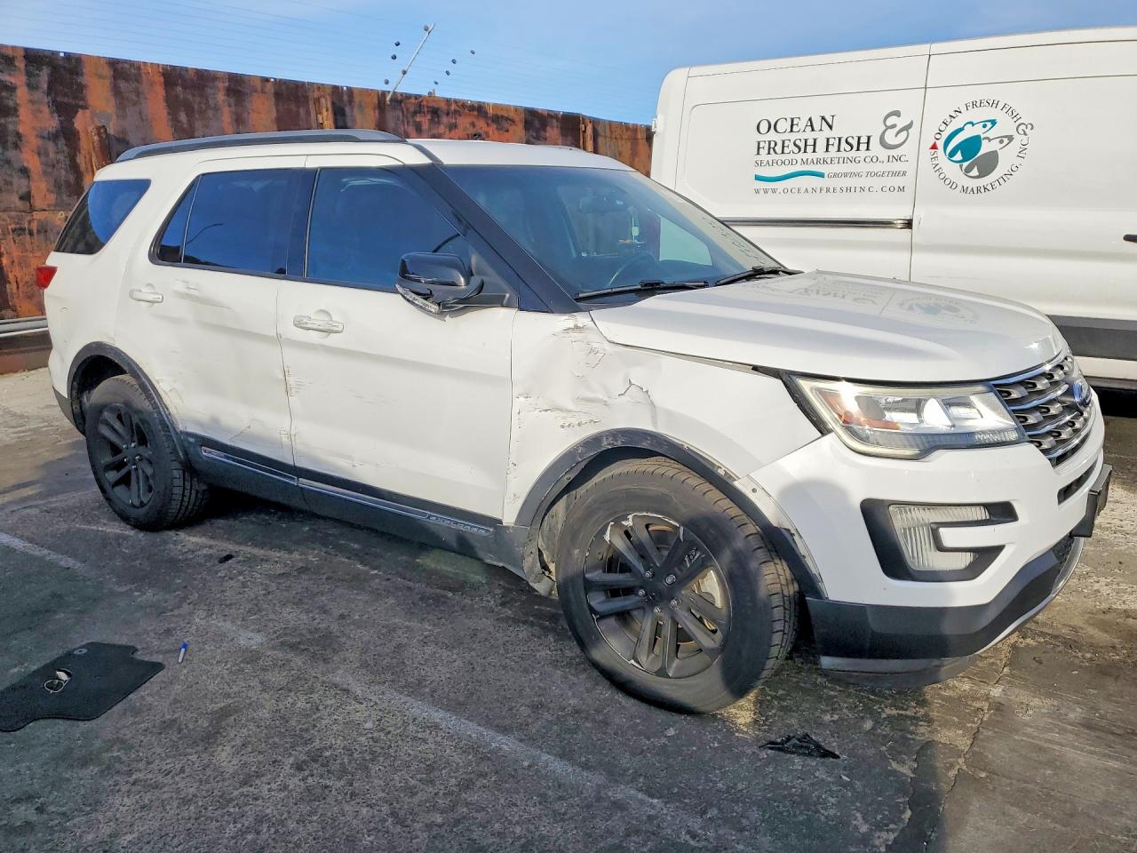 2017 FORD EXPLORER XLT photo 4
