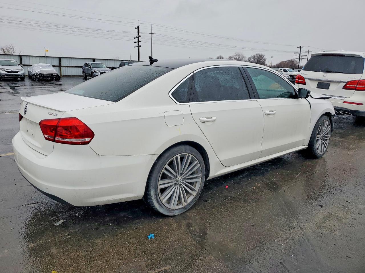 2015 VOLKSWAGEN PASSAT SE photo 3