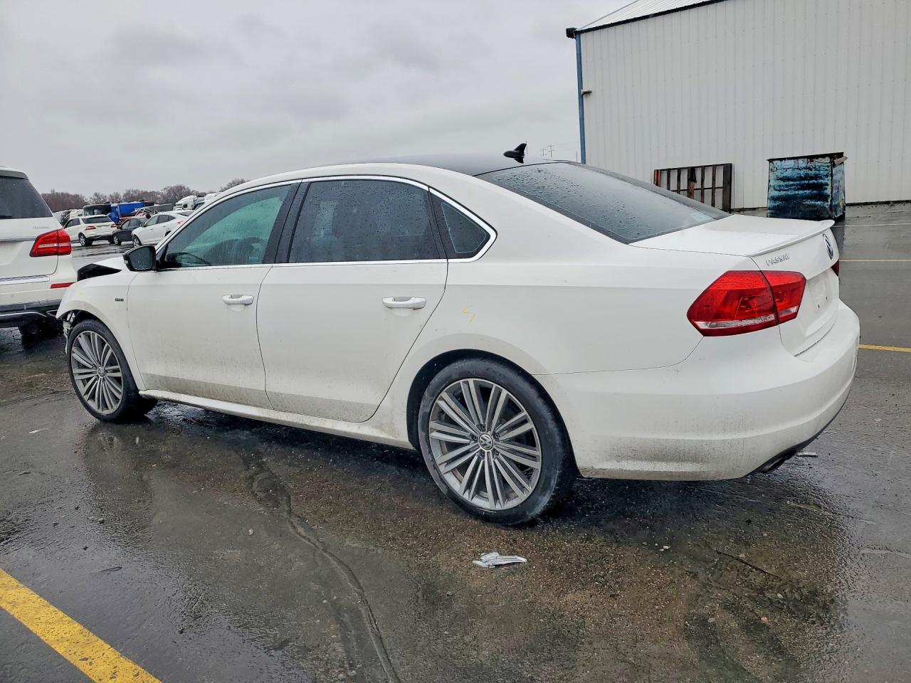 2015 VOLKSWAGEN PASSAT SE photo 2