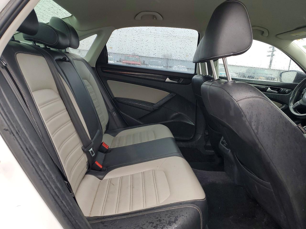 2015 VOLKSWAGEN PASSAT SE photo 10