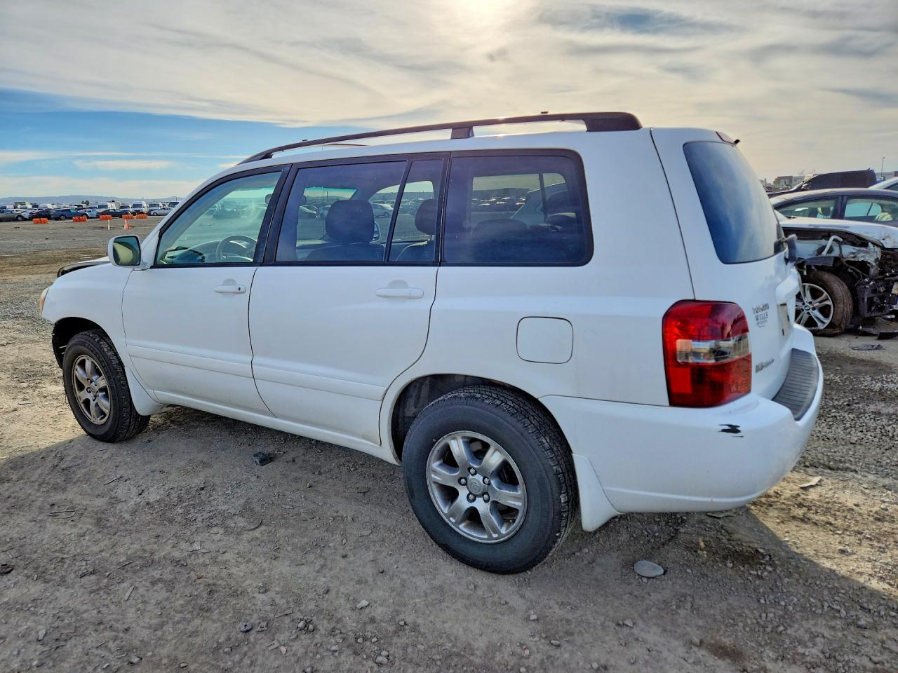 2004 TOYOTA HIGHLANDER BASE photo 3