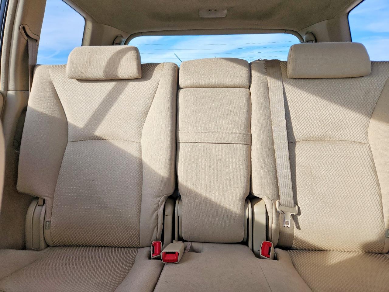 2004 TOYOTA HIGHLANDER BASE photo 19