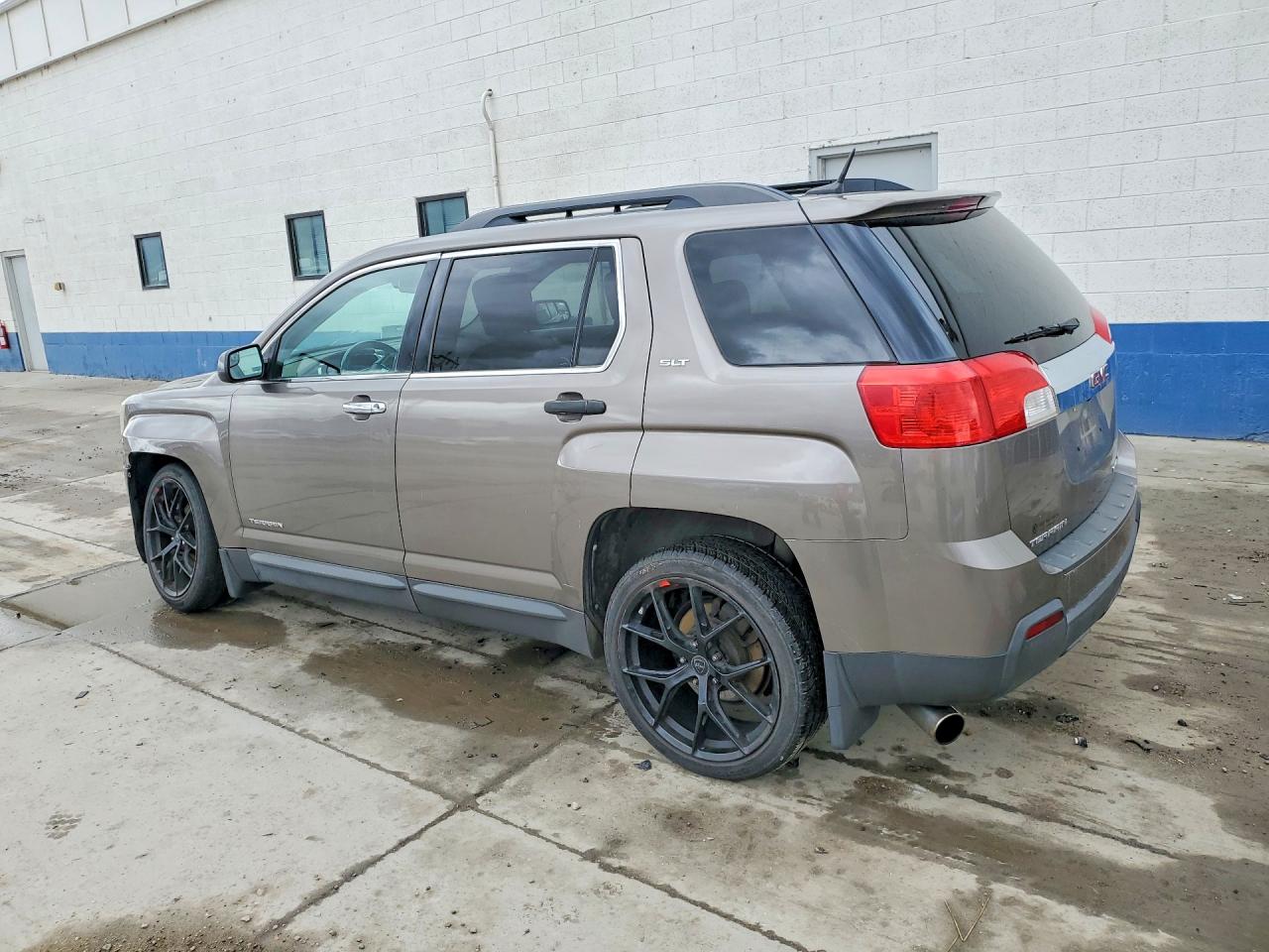 2012 GMC TERRAIN SLT photo 2