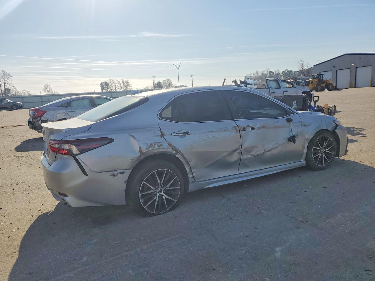 2022 TOYOTA CAMRY SE photo 3