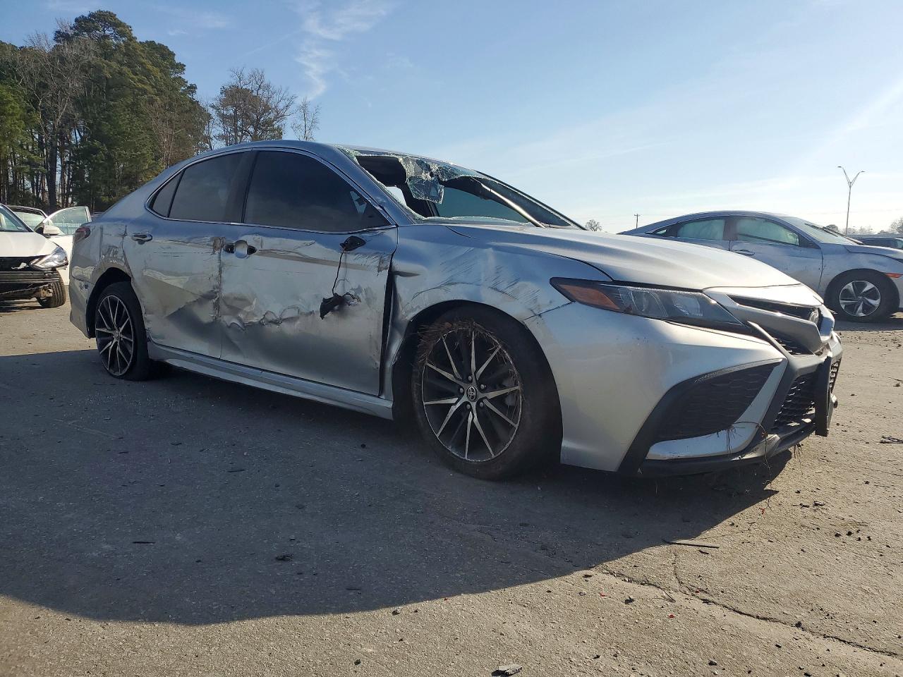 2022 TOYOTA CAMRY SE photo 4