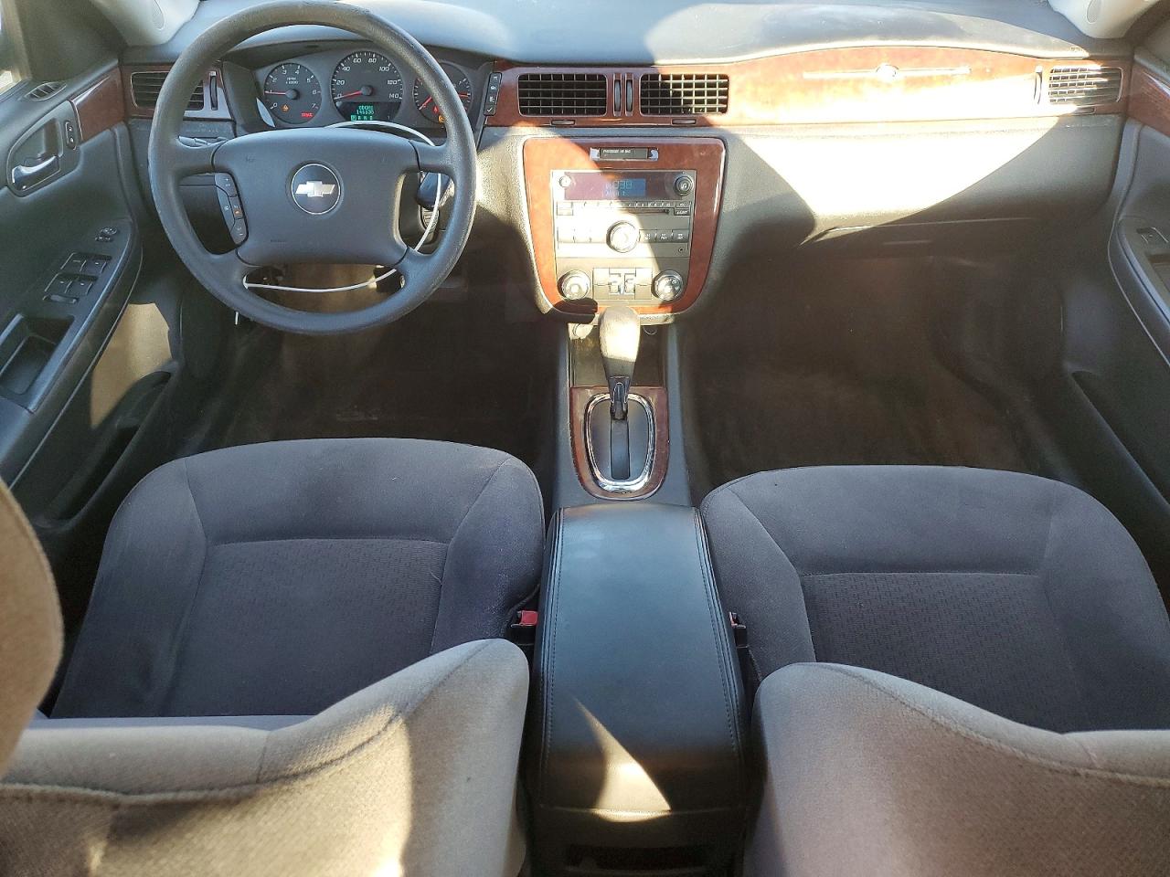 2010 CHEVROLET IMPALA photo 15