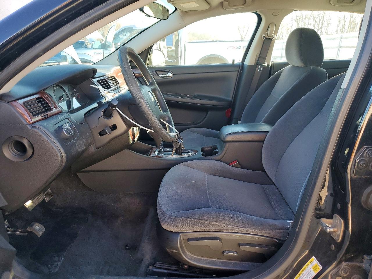2010 CHEVROLET IMPALA photo 13